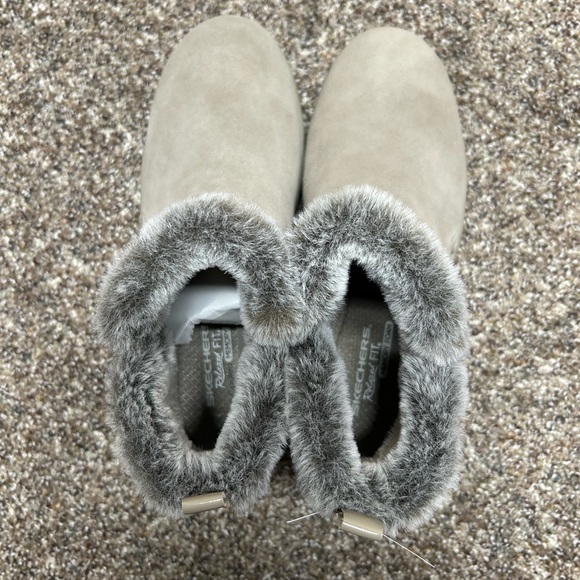 Skechers Relaxed Fit Booties - Picture 12 of 15